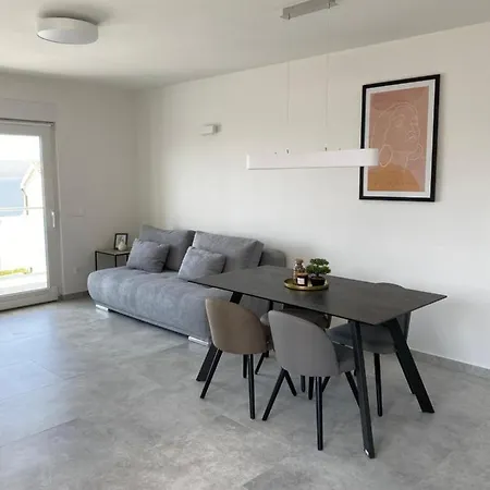 Divine Moments Apartment Pisak