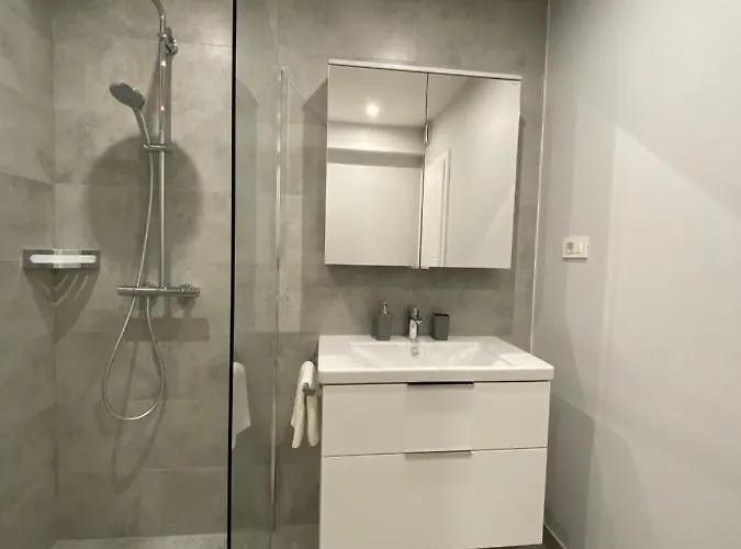 아파트 Divine Moments *